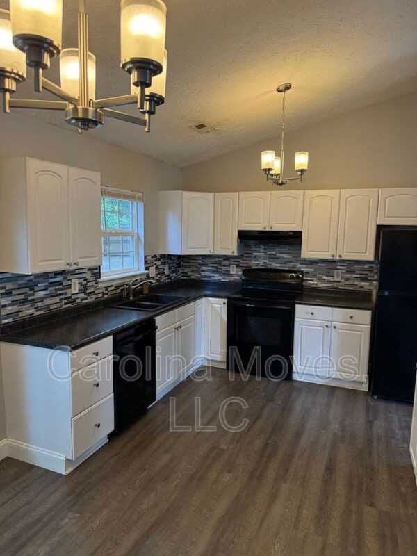 600 Uneeda Ct - Photo 3 of 29