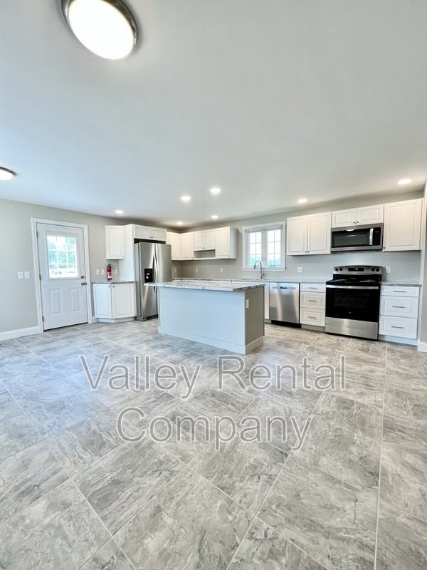 110 East St - Photo 3 of 23
