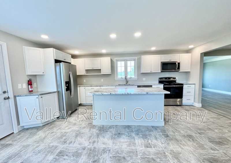 110 East St - Photo 4 of 23