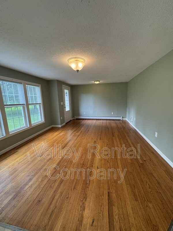 201 Middle St - Photo 7 of 18