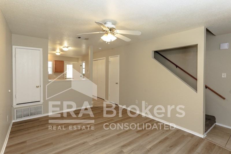 4508 Sylvia Dr Apt C #C - Photo 4 of 17