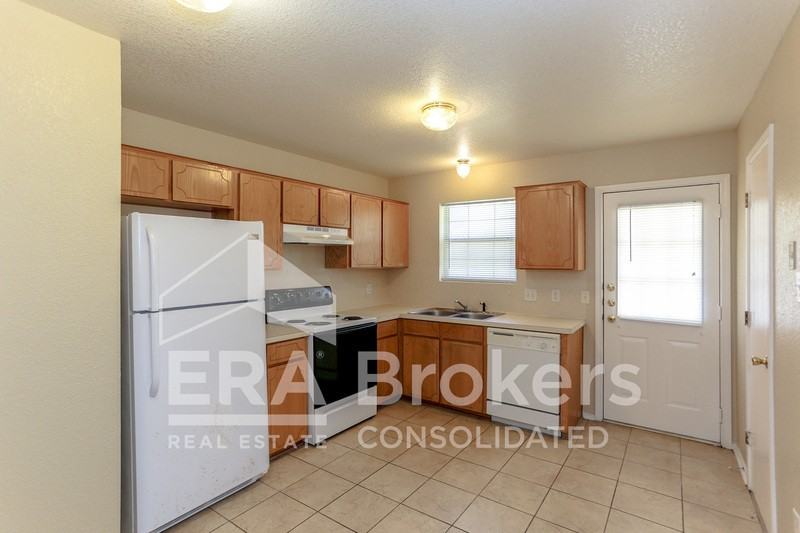4508 Sylvia Dr Apt C #C - Photo 7 of 17