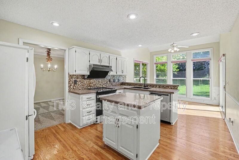 10313 W 131st St - Photo 6 of 27