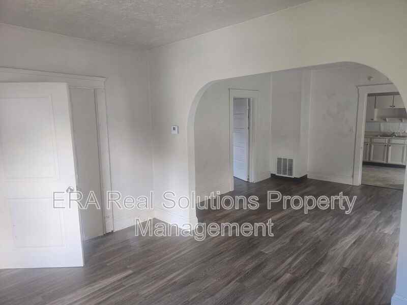 3449 W 63rd St Uppr #2 - Photo 2 of 16