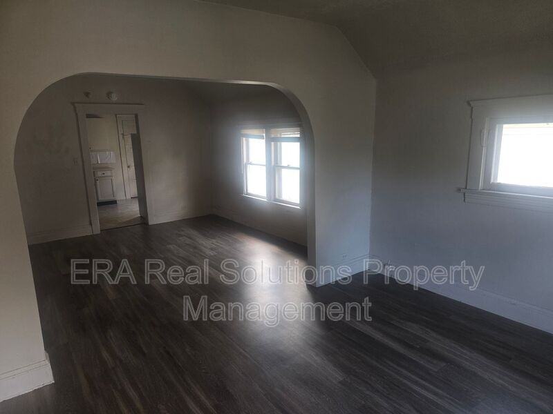 3449 W 63rd St Uppr #2 - Photo 3 of 16