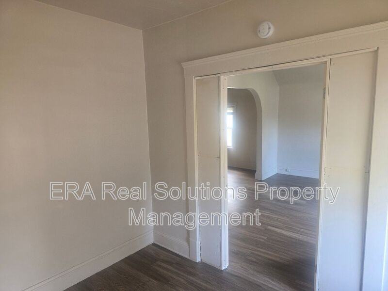 3449 W 63rd St Uppr #2 - Photo 4 of 16
