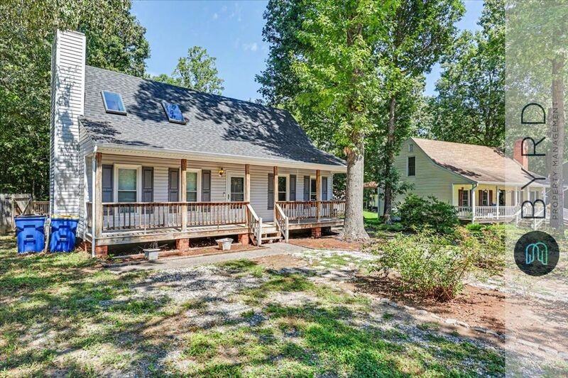 5961 Sara Kay Dr - Photo 2 of 37