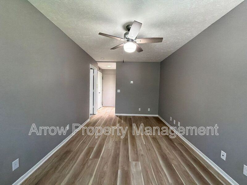 1119 E St #7 - Photo 3 of 14