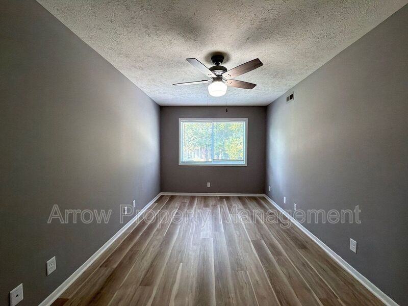 1119 E St #7 - Photo 4 of 14