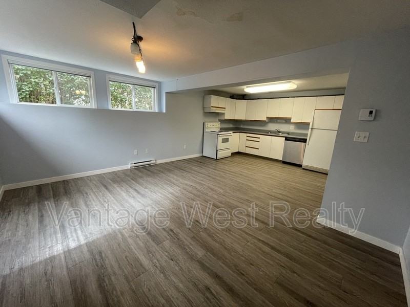 2433 - Photo 4 of 29