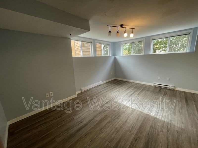2433 - Photo 7 of 29