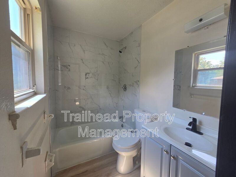 1314 E Frederick St #D - Photo 5 of 14