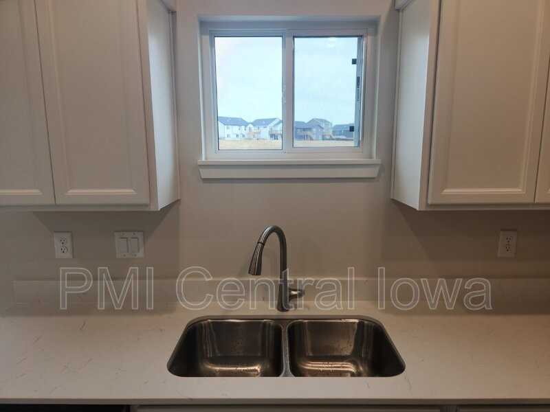 2940 Lund St - Photo 7 of 34