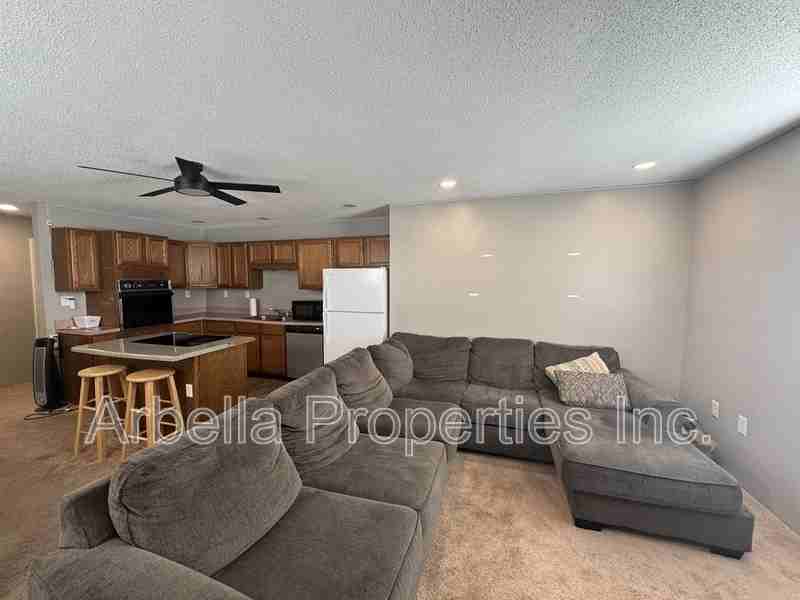 1324 Virginia St - Photo 2 of 20