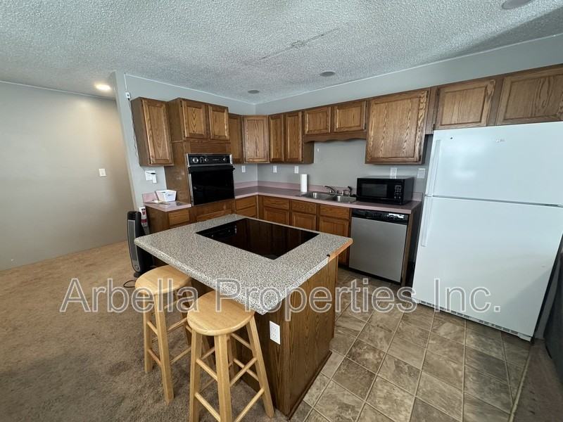 1324 Virginia St - Photo 4 of 20