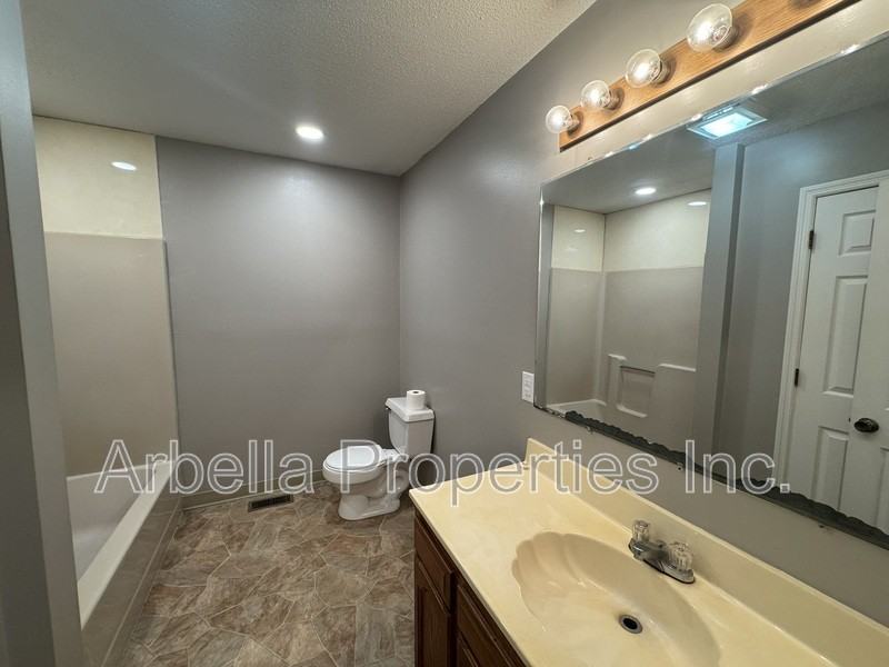 1324 Virginia St - Photo 6 of 20