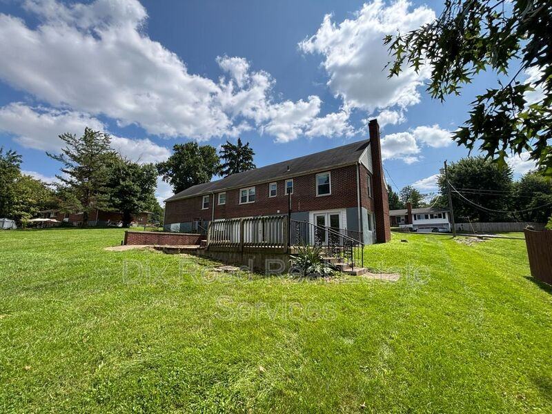 1750 N Staunton Dr - Photo 3 of 24