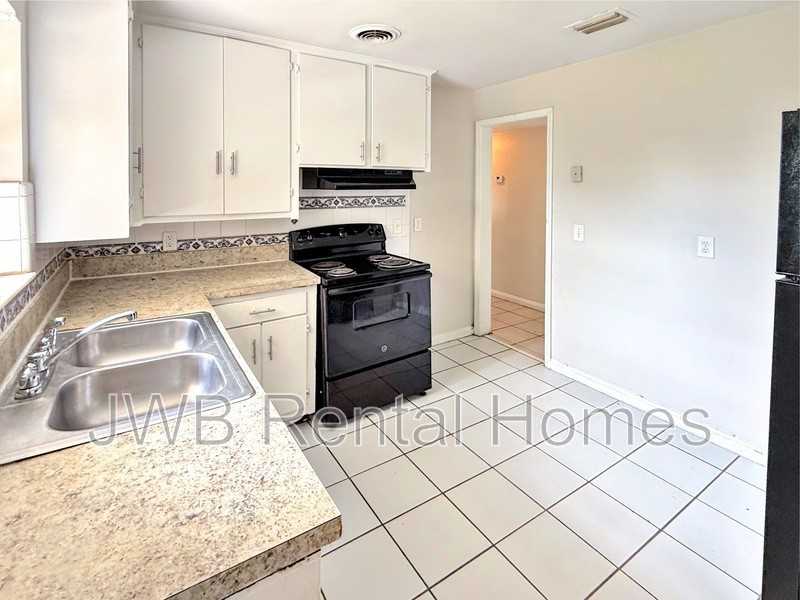 4737 Sprite Rd - Photo 2 of 26