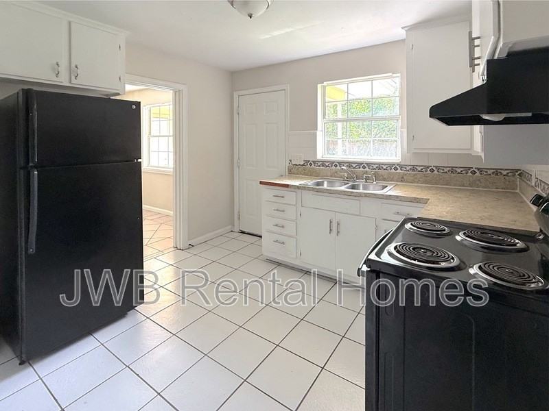 4737 Sprite Rd - Photo 3 of 26