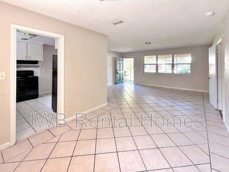 4737 Sprite Rd - Photo 4 of 26