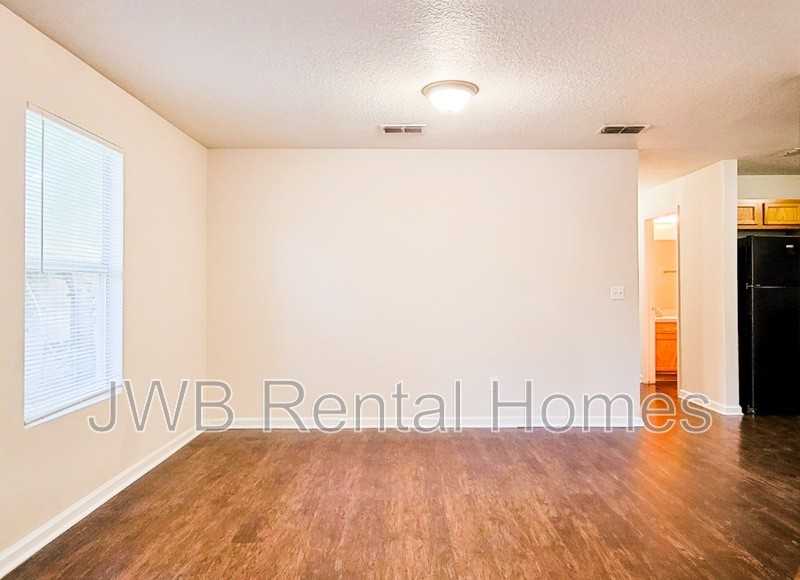 7819 Galveston Ave - Photo 4 of 11