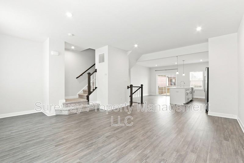 126 Nathan Dr - Photo 3 of 19