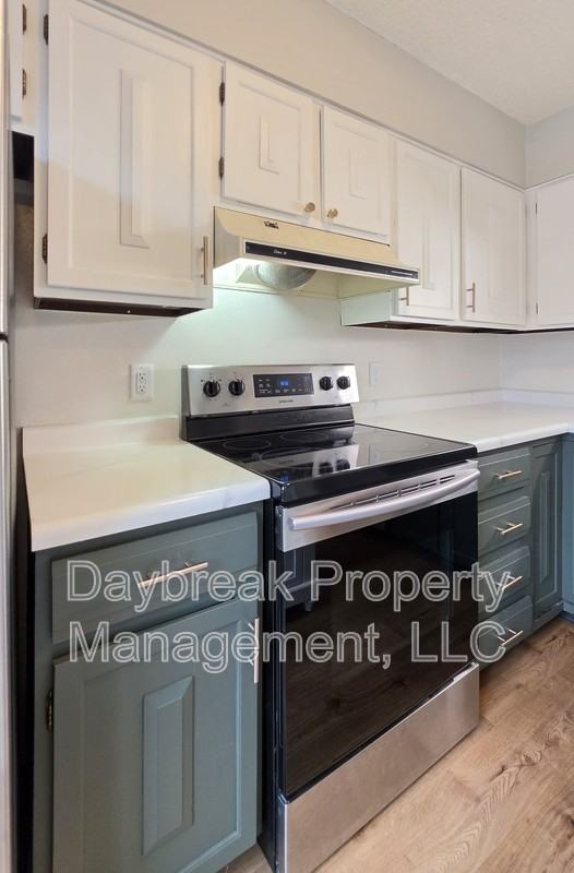 2229 4th Ave S - Photo 2 of 26