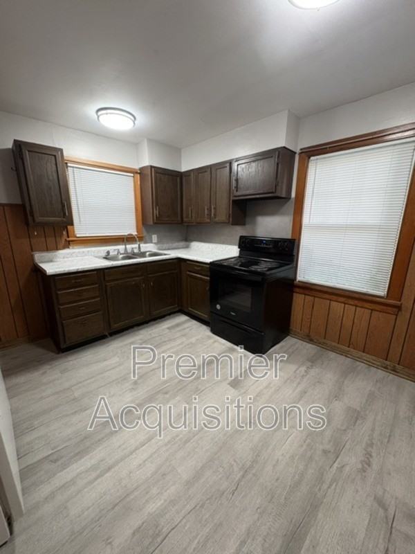 126 E 3rd St - Photo 4 of 16