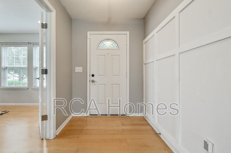 8189 Admirals Landing Pl #A - Photo 3 of 26