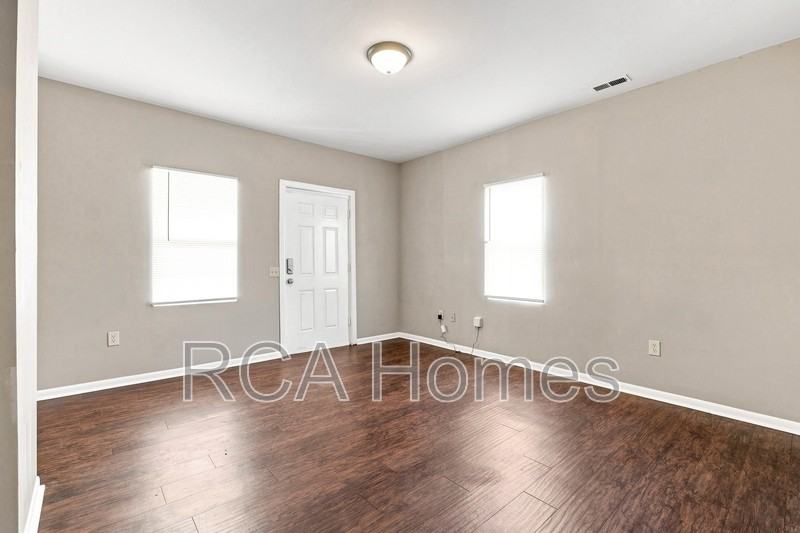 2414 English Ave - Photo 2 of 9
