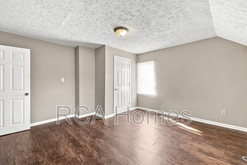 2414 English Ave - Photo 7 of 9