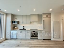 featured image of 3200 Lakeshore Rd