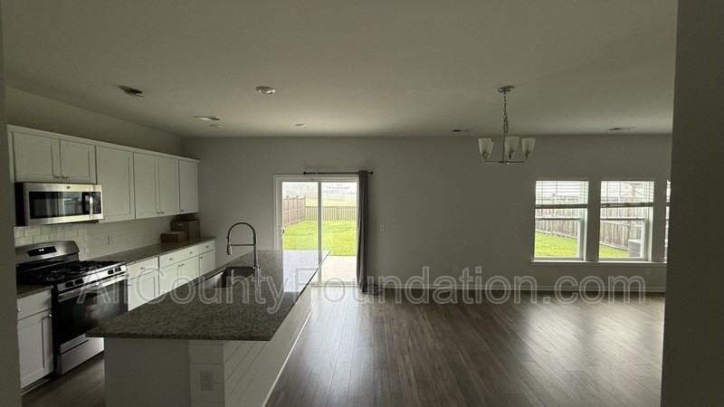 104 Whisper Dr - Photo 4 of 30