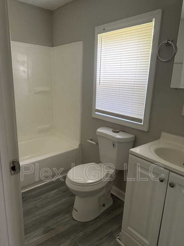 114 Oak Ln - Photo 3 of 8