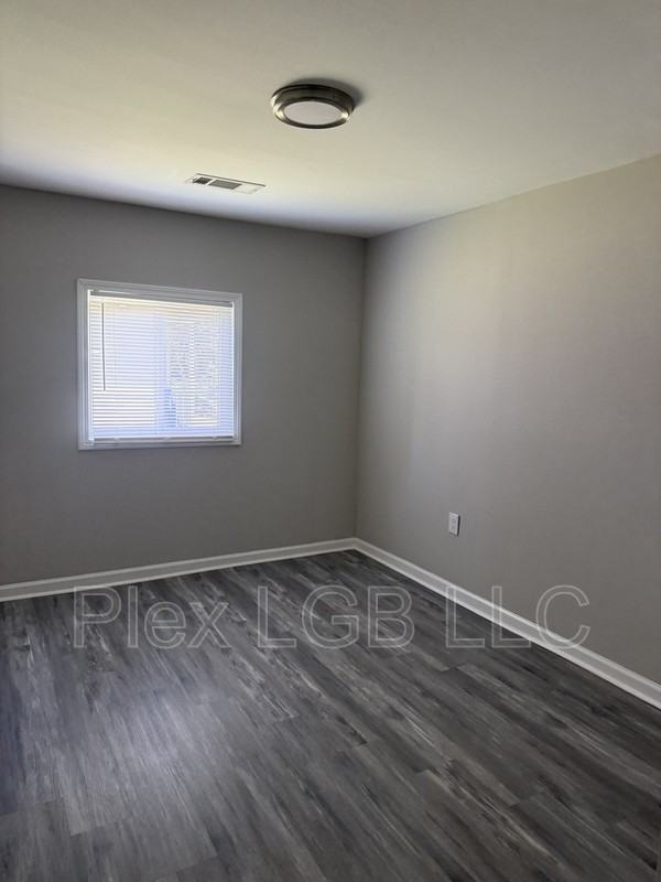 114 Oak Ln - Photo 5 of 8