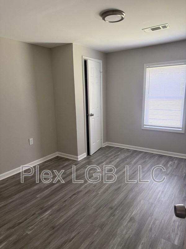 114 Oak Ln - Photo 6 of 8