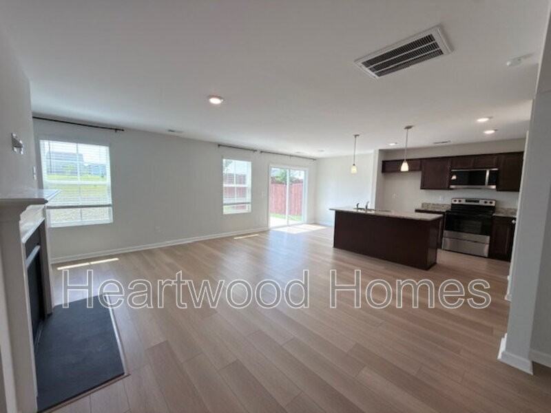 406 Eclipse Ln - Photo 3 of 50