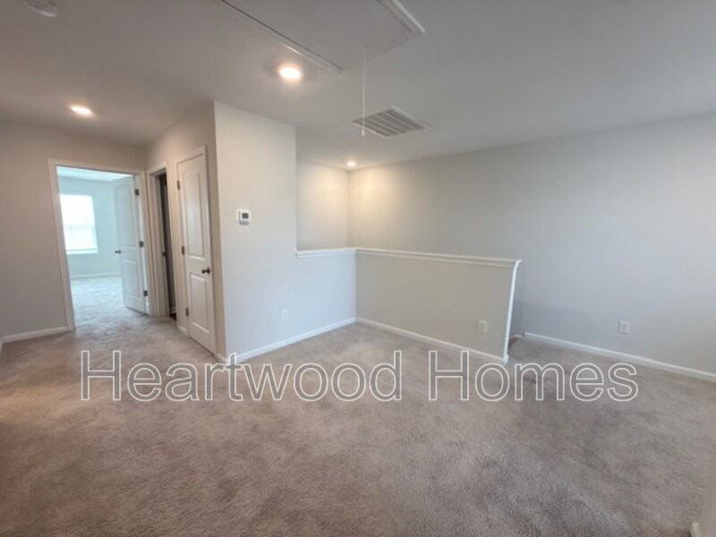 406 Eclipse Ln - Photo 4 of 50