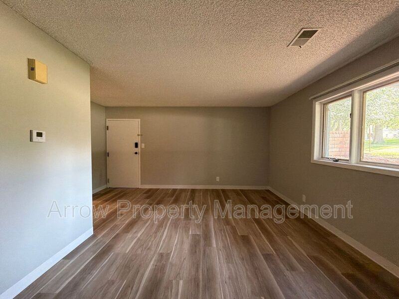 320 Lincoln St #9 - Photo 4 of 21