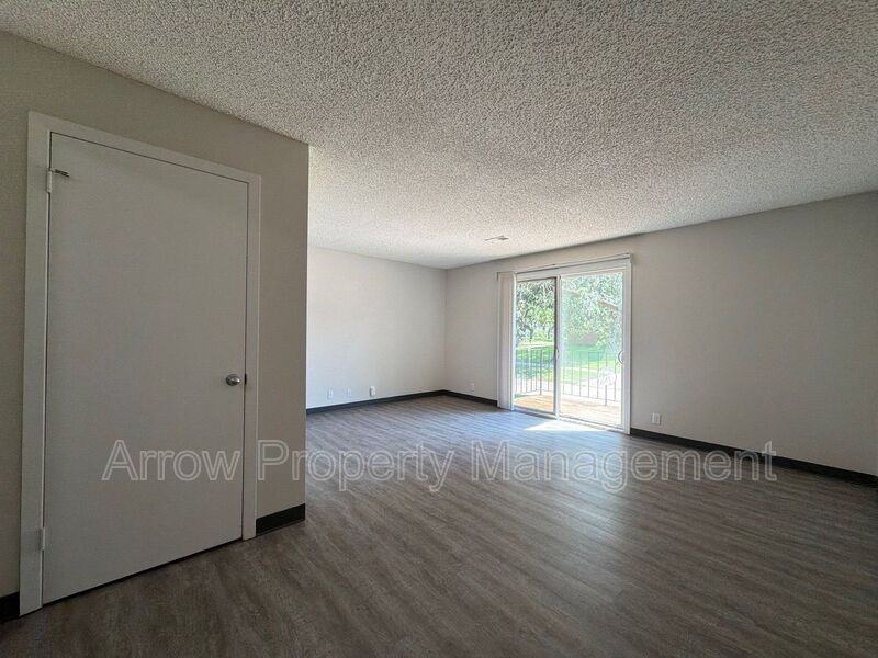 320 Lincoln St #8 - Photo 3 of 19