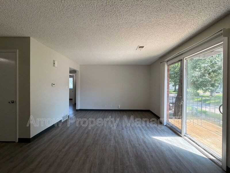 320 Lincoln St #8 - Photo 5 of 19