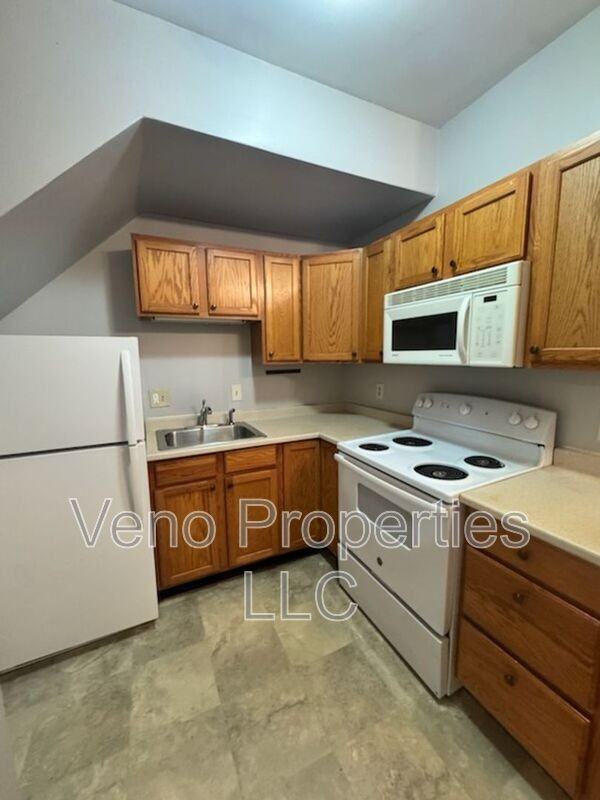 293 Hudson Ave #1 - Photo 2 of 9