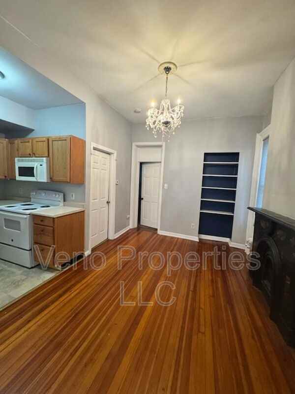 293 Hudson Ave #1 - Photo 3 of 9