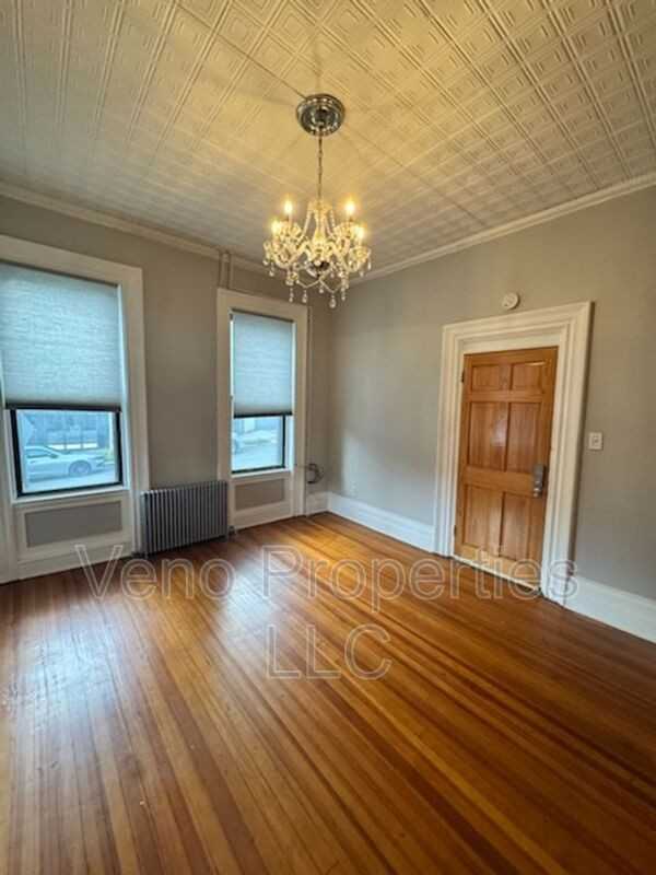 293 Hudson Ave #1 - Photo 5 of 9
