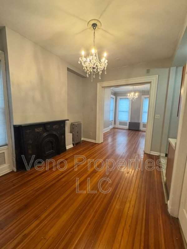 293 Hudson Ave #1 - Photo 6 of 9