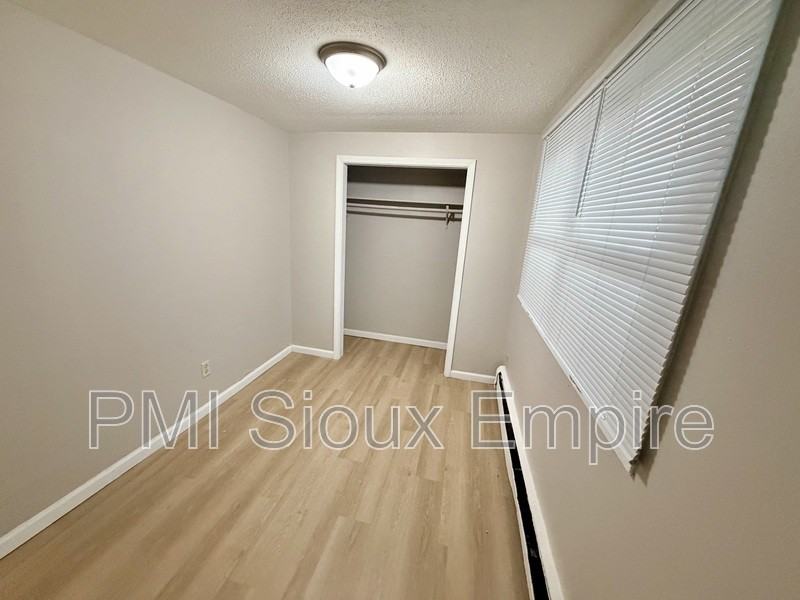 112 N Prairie Ave #4 - Photo 4 of 6