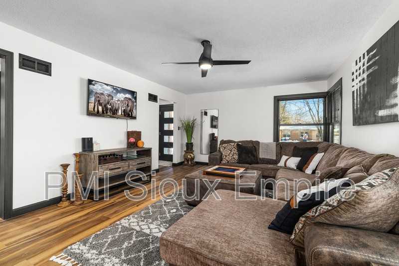 1303 S Center Ave #1 - Photo 2 of 24