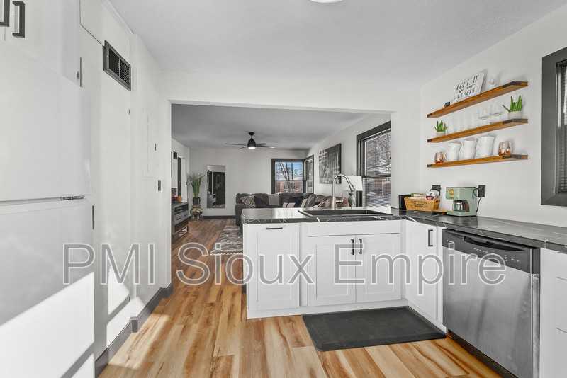 1303 S Center Ave #1 - Photo 7 of 24