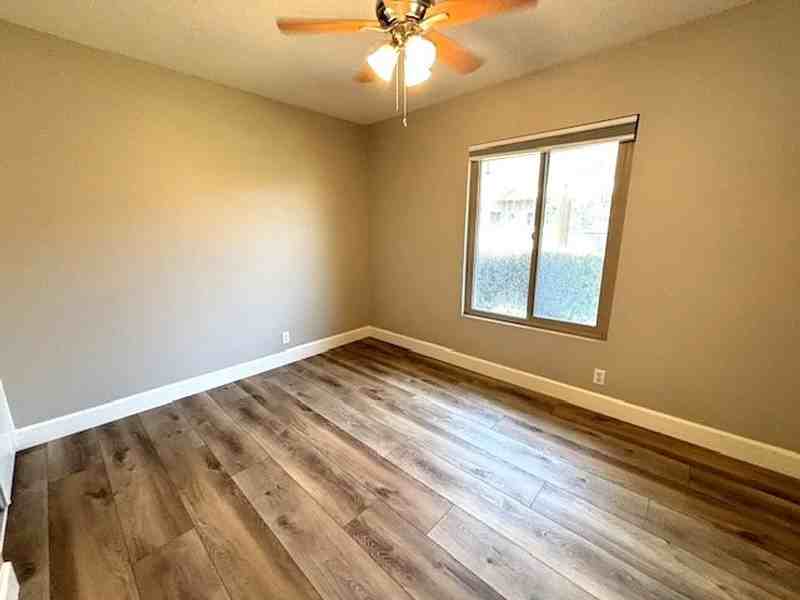 2174 Larch Ln - Photo 6 of 12