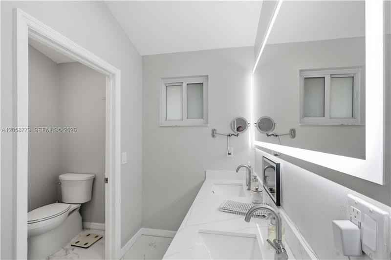 15845 Sw 87th Ave - Photo 5 of 18